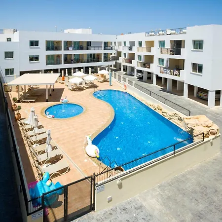 Seabreeze Apartment 200M Away From The Sea Paralimni Exterior photo
